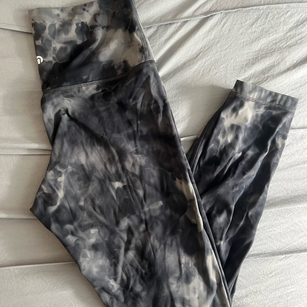 Stylish Gray Tie-Dye Leggings